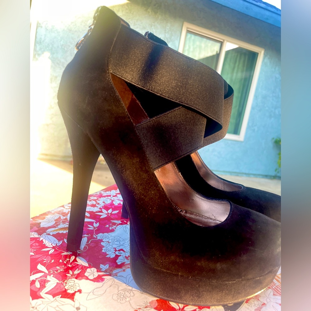 Chinese Laundry Black Suede Platform Heels! Zippers in back- 5.5 inch heels